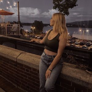 Meet your Posher, Emily